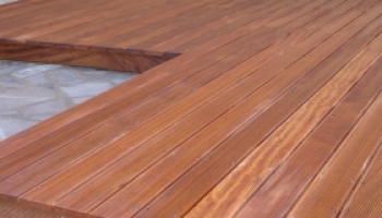 lesena-terasa-zascitena-z-oljem-za-zunanje-terase